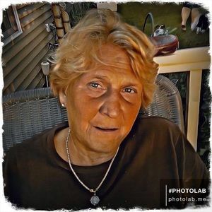 Meet your Posher, Gloria